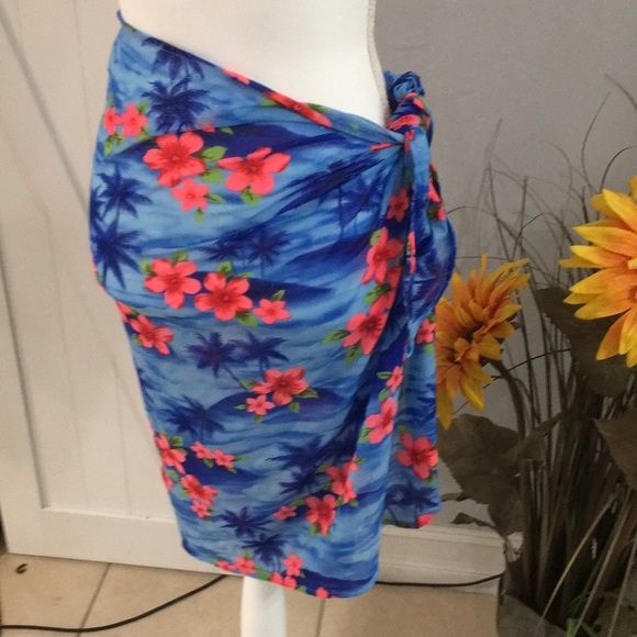 Beach Bay Cover-up floral. OS - Picture 1 of 9